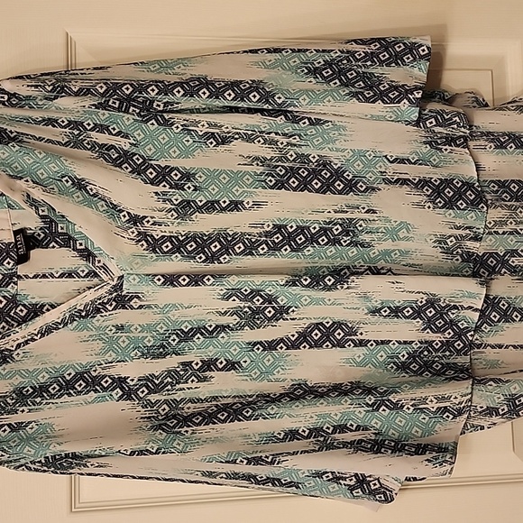 Soft, flowing top - Picture 1 of 5